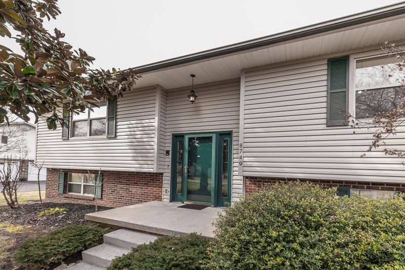 8749 Fox Lonas Rd, Knoxville, TN 37923