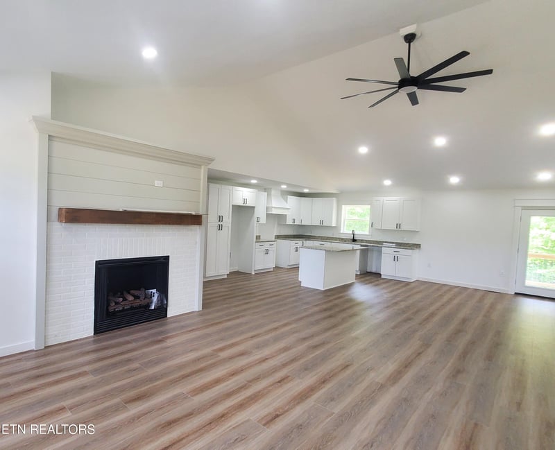 875 Elb Private Dr, Huntsville, TN 37756