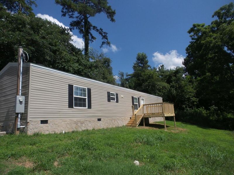 875 Queener Rd, Jacksboro, TN 37757