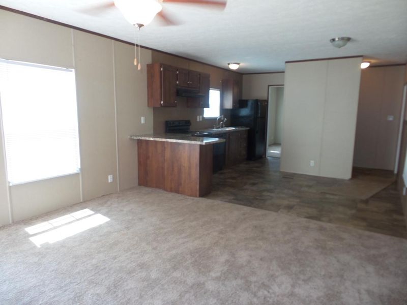 875 Queener Rd, Jacksboro, TN 37757