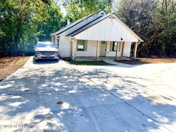 8752 Gleason Dr, Knoxville, TN 37923