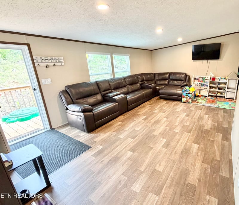 8780 Highland View Rd, Knoxville, TN 37938