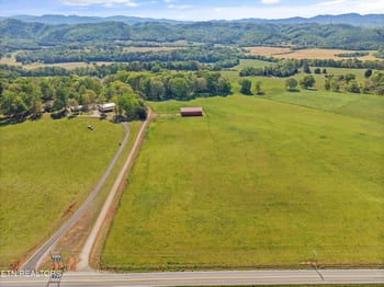 880 Fairview Rd, Tellico Plains, TN 37385