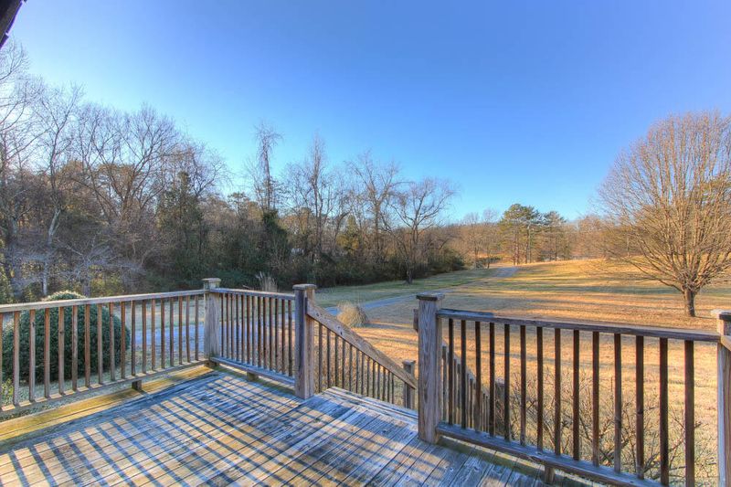 8802 Trout Dr, Mascot, TN 37806