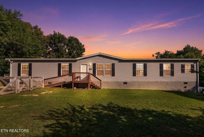 8802 Trout Rd, Mascot, TN 37806