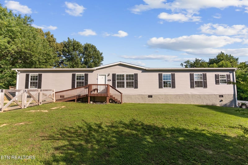 8802 Trout Rd, Mascot, TN 37806