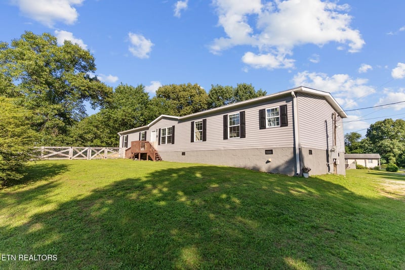 8802 Trout Rd, Mascot, TN 37806