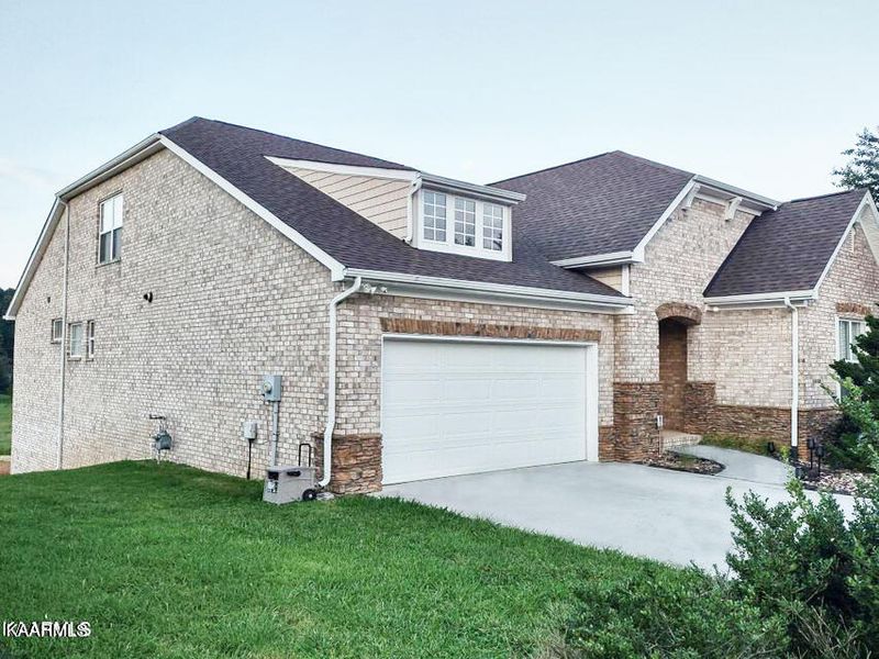 8803 Wavetree Dr, Knoxville, TN 37931