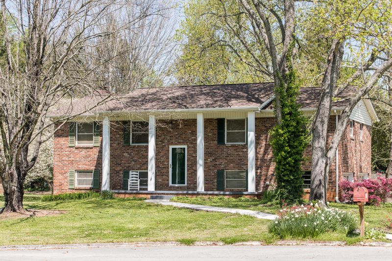 8805 Regent Ln, Knoxville, TN 37923