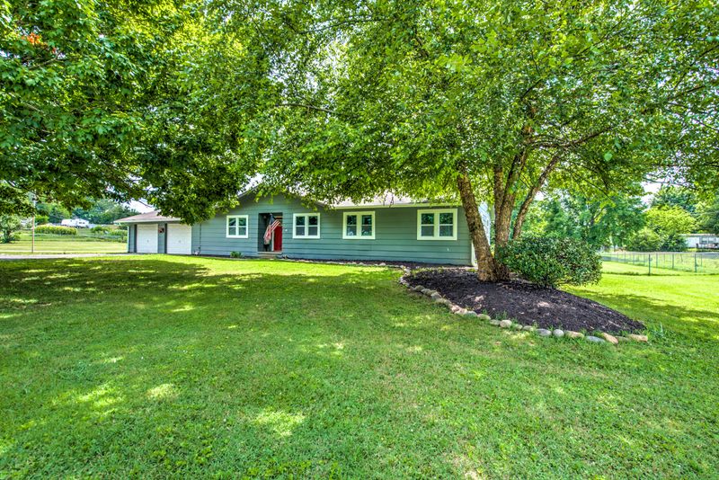 8810 Three Points Rd, Knoxville, TN 37924