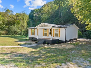 8815 Andersonville Pike, Powell, TN 37849