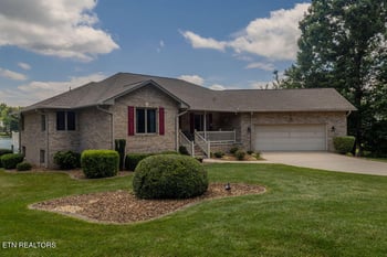 8819 Cherokee Tr, Crossville, TN 38572