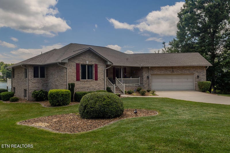 8819 Cherokee Tr, Crossville, TN 38572