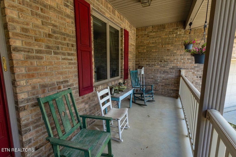 8819 Cherokee Tr, Crossville, TN 38572