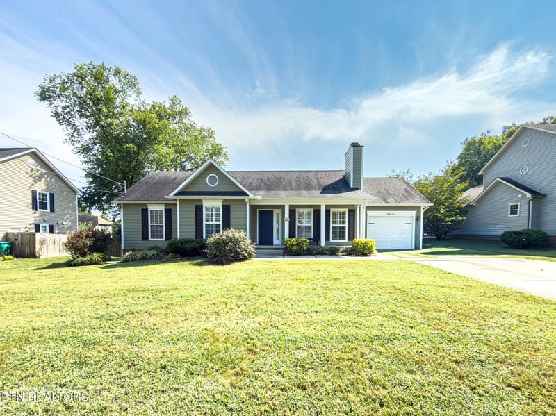 8820 Ryegate Dr, Knoxville, TN 37922