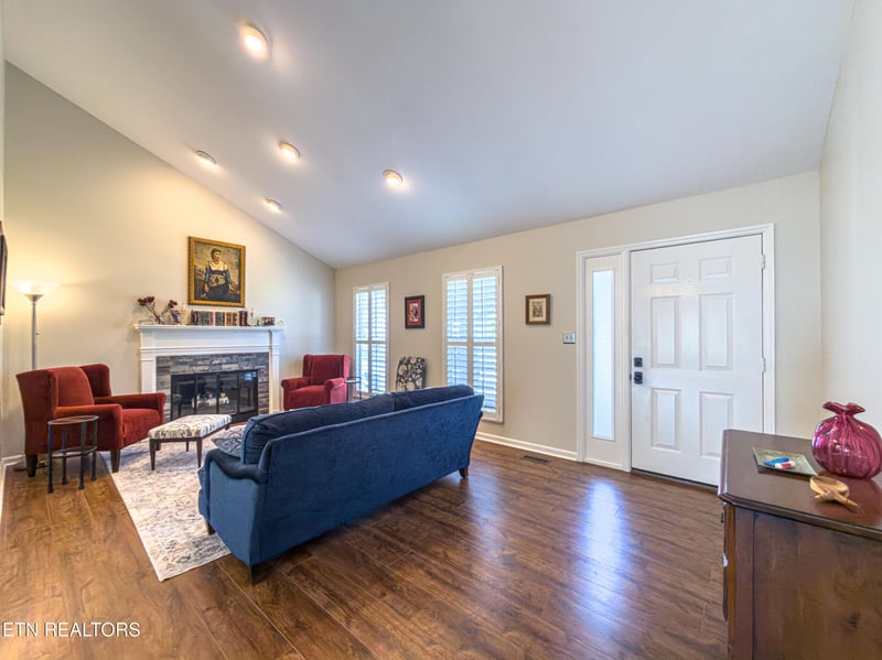 8820 Ryegate Dr, Knoxville, TN 37922