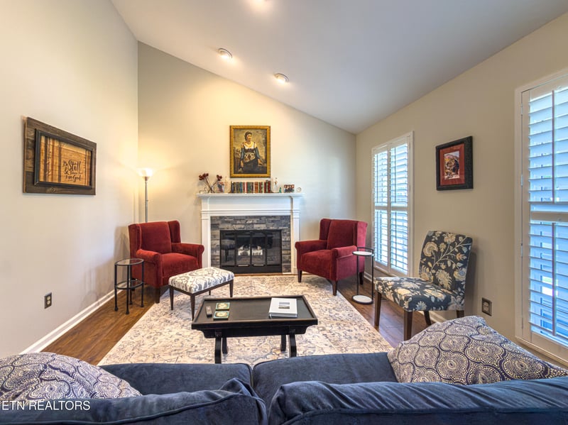 8820 Ryegate Dr, Knoxville, TN 37922