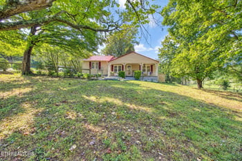 8820 Trout Rd, Mascot, TN 37806
