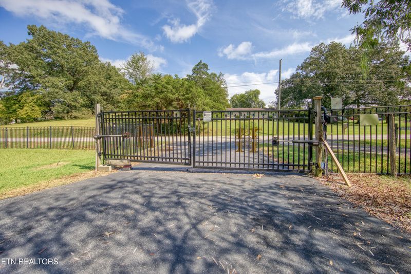 8820 Trout Rd, Mascot, TN 37806