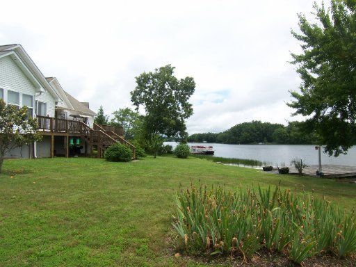 8829 Cherokee Tr, Crossville, TN 38572