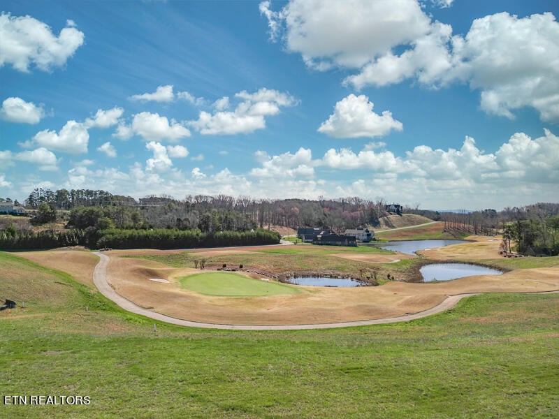 883 Navigator Dr, Lenoir City, TN 37772