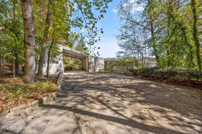 8832 Cove Point Ln, Knoxville, TN 37922