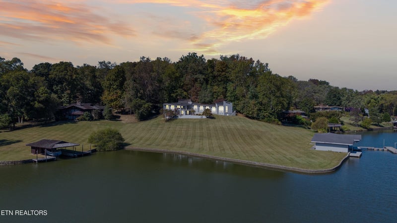 8832 Cove Point Ln, Knoxville, TN 37922