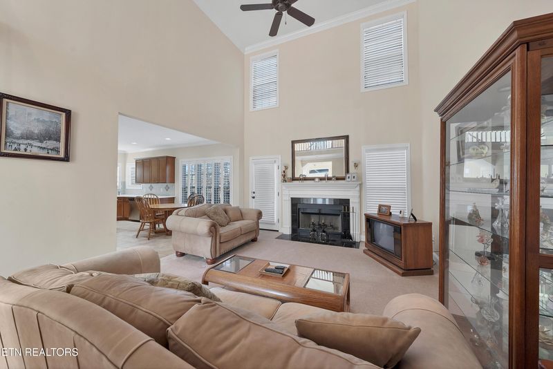 8833 Ebenezer Oaks Ln, Knoxville, TN 37922