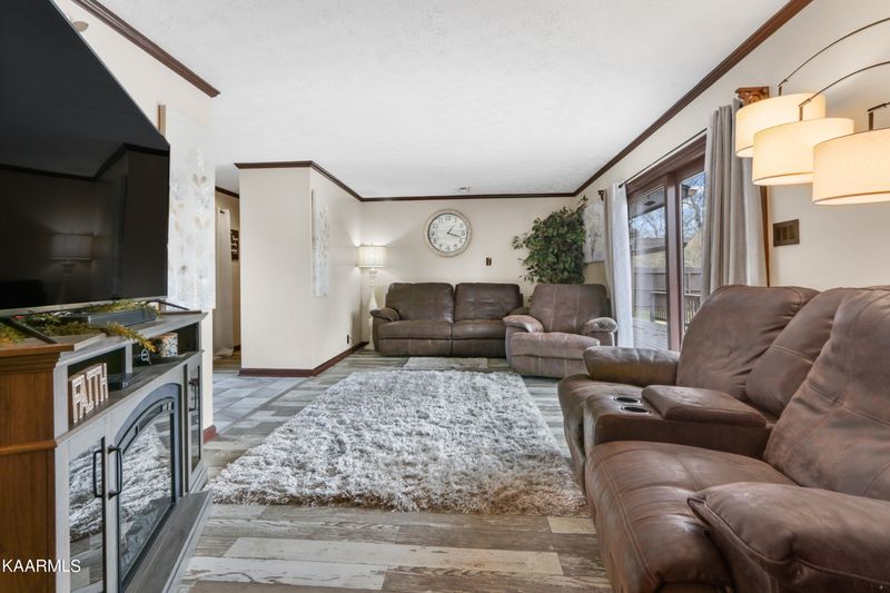8836 Fox Lonas Rd, Knoxville, TN 37923