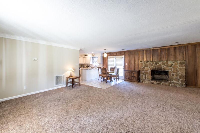 885 Bull Run Rd, Luttrell, TN 37779