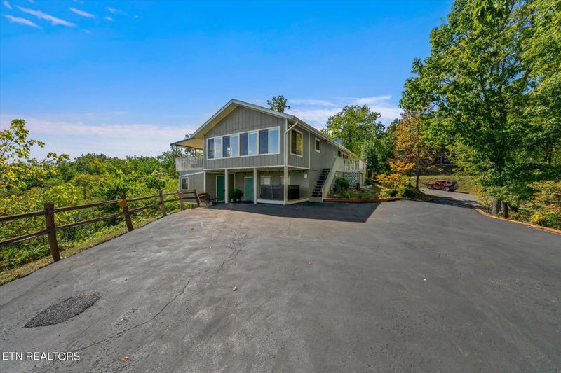 885 Lloyd Huskey Rd, Pigeon Forge, TN 37863