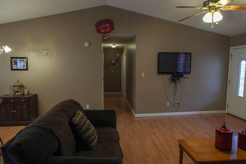 885 Ridgecrest Rd, Luttrell, TN 37779
