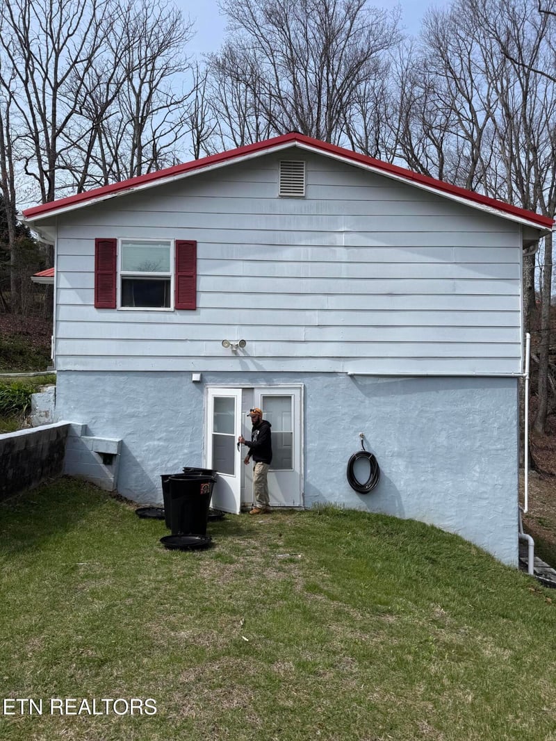 886 Mountain Rd, Caryville, TN 37714