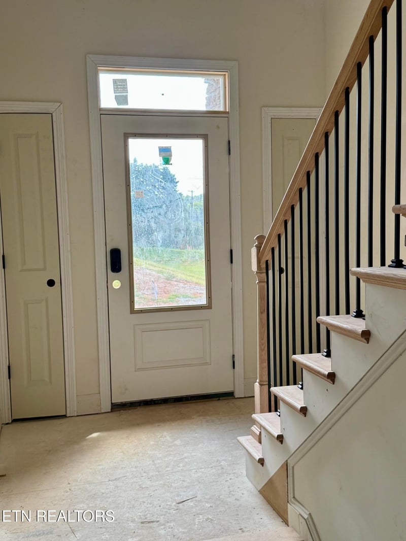8861 Dancing Bear Ln, Knoxville, TN 37923