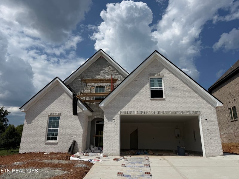 8867 Dancing Bear Ln, Knoxville, TN 37923