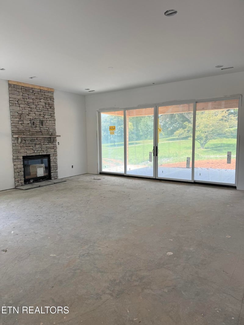 8867 Dancing Bear Ln, Knoxville, TN 37923