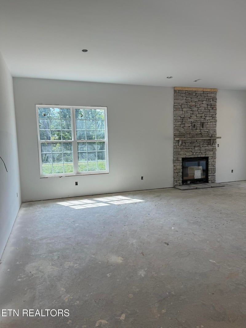 8867 Dancing Bear Ln, Knoxville, TN 37923