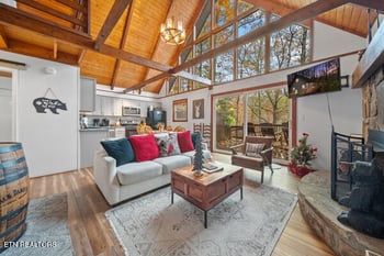 887 Holly Branch Rd, Gatlinburg, TN 37738