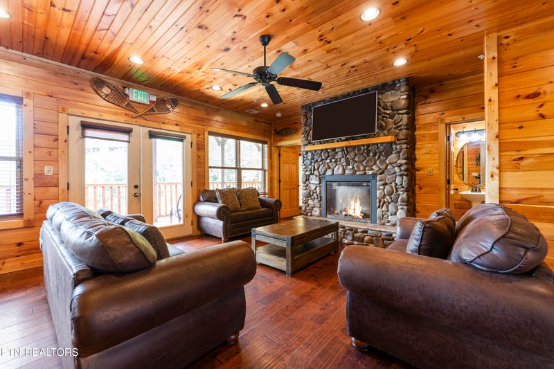 888 Great Smoky Way, Gatlinburg, TN 37738