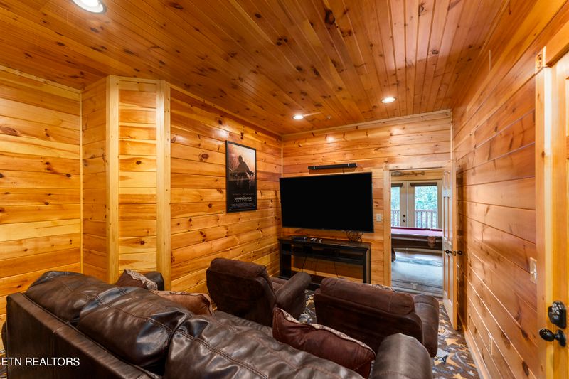 888 Great Smoky Way, Gatlinburg, TN 37738