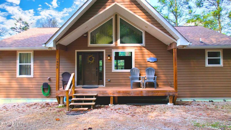 888 Waterfront Tr, Lafollette, TN 37766
