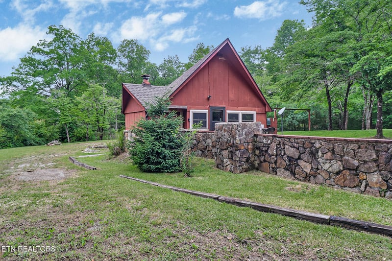 89 Crockett Cir, Crossville, TN 38572