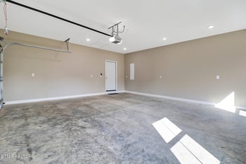 89 Riverchase Dr, Crossville, TN 38571