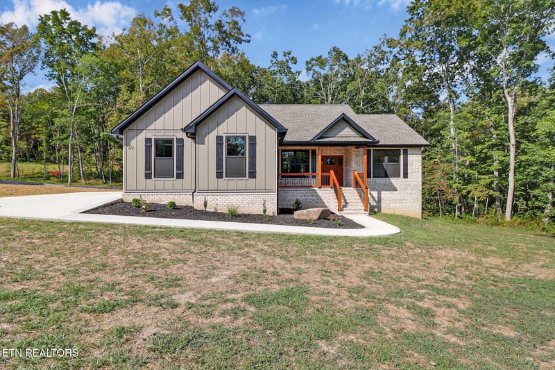 89 Riverchase Dr, Crossville, TN 38571