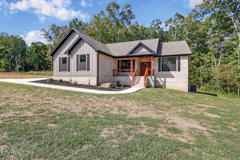 89 Riverchase Dr, Crossville, TN 38571