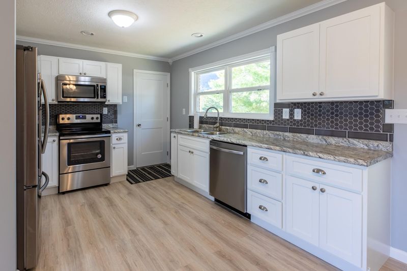 890 Butter And Egg Rd, Jacksboro, TN 37757