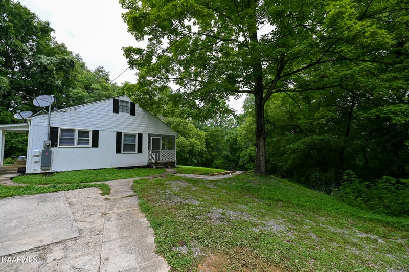 8905 Childress Rd, Powell, TN 37849