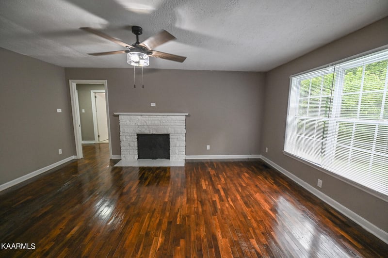 8905 Childress Rd, Powell, TN 37849