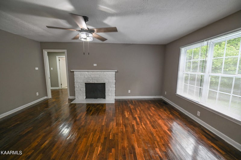 8905 Childress Rd, Powell, TN 37849