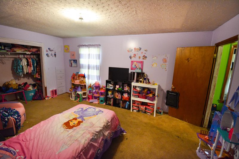 8905 W Simpson Rd, Knoxville, TN 37920